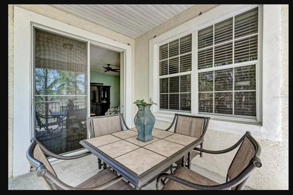 1 Bedroom , 1 Bath With Kitchen At Img แบรเดนตัน ภายนอก รูปภาพ